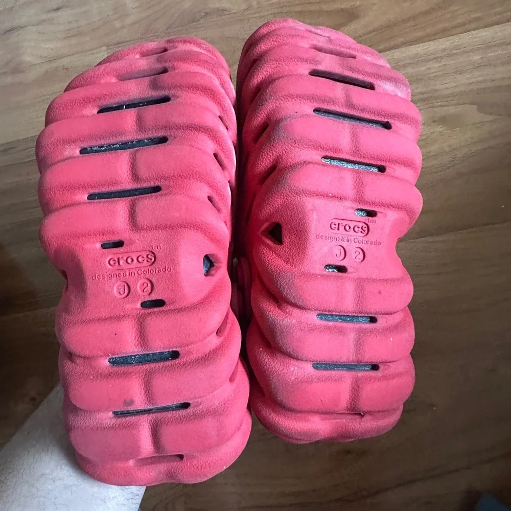 Crocs J2 Size 2‎ Toddler Kids Red Classic Clog Sandals Shoes